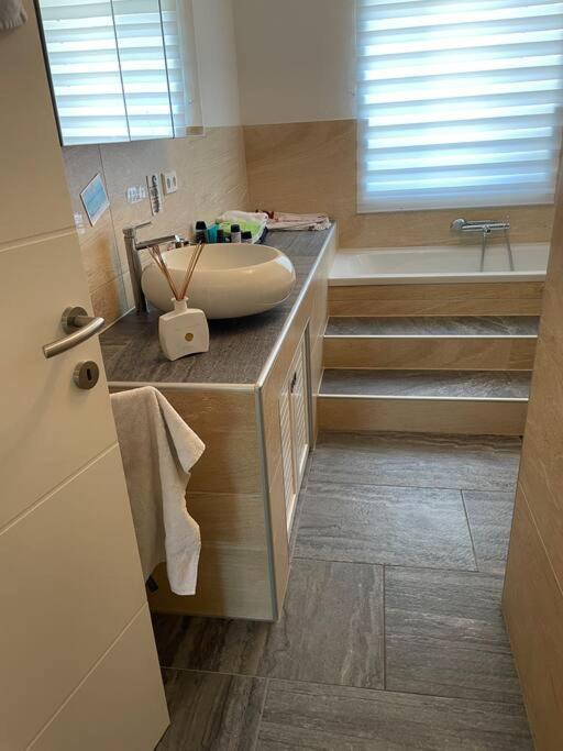 Moderne Wohnung Mit Stil Gross Gerungs エクステリア 写真
